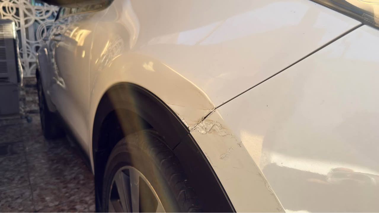 السلام عليكم
سبورتج خليجي للبيع 
موديل 2018 
السيارة مكفولة من الصبغ و الضربات بس بيها كم ملاحظة صغيرة مبينه بالصور 
مكاني شهداء البياع
للتواصل ***********
ماشية 100الف 
الموصفات 
السيارة نص فول 
1-بصمة 
2-زراكات لايت
3-دخول ذكي 
4-يدات الباب كلهن كروم 
5-اللون ابيض ثلجي 
6-محركها 2000 دوش 
7-شاشة 
8-مثبت سرعة 
9-حساسات
10-كامرة خلفية 
11-الاشاير بالمري 
12-مري شفط 

السعر : 180 و بيها مجال بسيط ا بغداد, العراق
