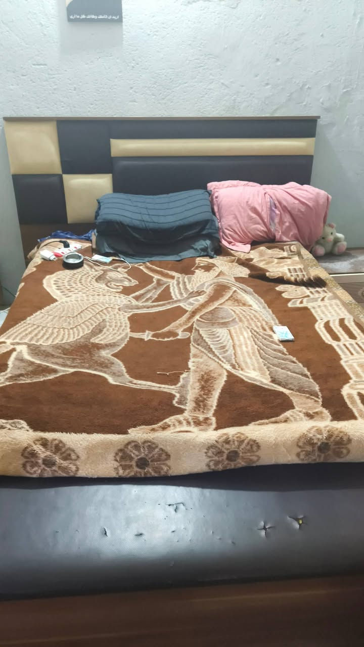 سلام عليكم غرفه بدون كنتور للبيع سعرها 100 وبيههة مجال بس ميز تواليت عايزه ترتيب لأن جبته مفصخ وما عرفت أشده مكاني حله سيف سعد ***********
