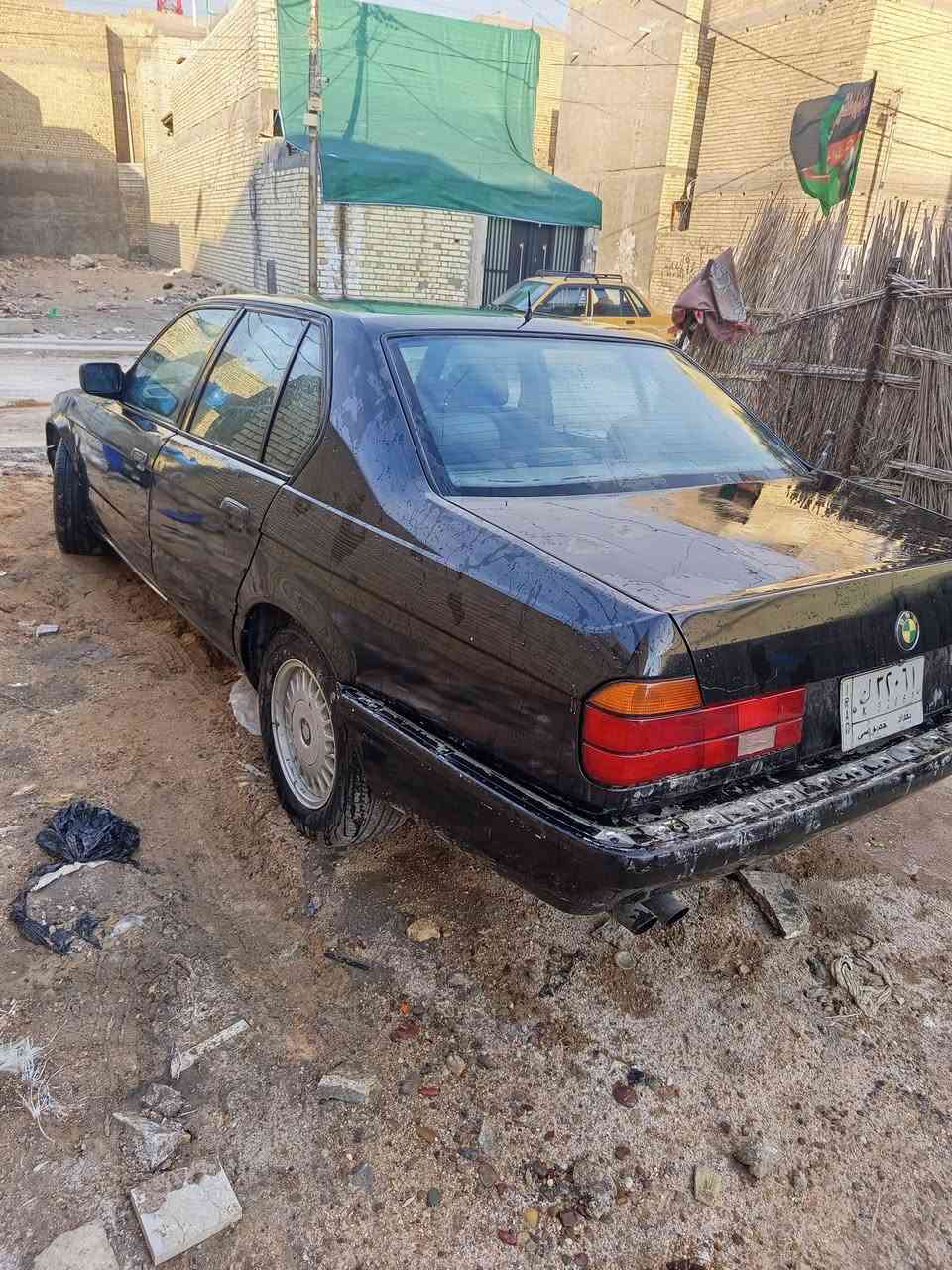 سلام عليكم للبيع BMW 735  السيارة نظيفة جدا بلادي فقط مصبوغة عام للجمالية  موديل 1991 محرك مفتوح الون اسود كذاب  رقم بغداد   الداخل  السيارة نضيف  العنوان بغداد ***********
