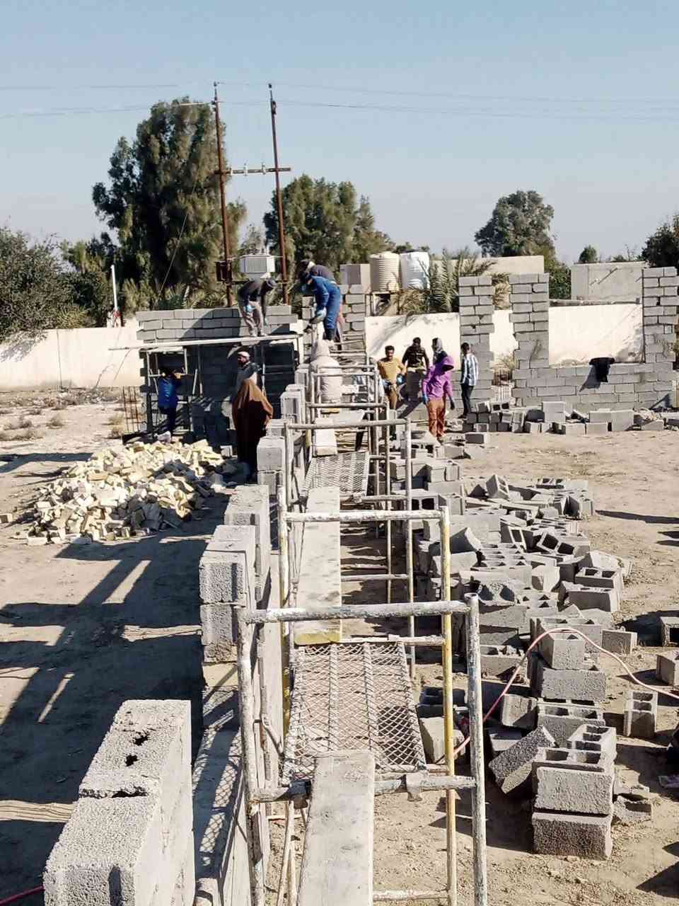 دعوة لأهل الخير والمتصدقين لأمواتهم
قال رسول الله ﷺ: (إذا مات ابن آدم انقطع عمله إلا من ثلاث: صدقة جارية...........)
إلى كل من يبحث عن أجرٍ دائم، وثوابٍ يصل إليه وإلى أحبته من الأموات،
إلى كل من يريد أن يضع بصمة خير لا تنقطع…
 في منطقة نائية يعاني أهلها من قلة الإمكانيات، قام السكان على قدر استطاعتهم  ببناء هيكل حسينية فقط، لكن عجزهم المادي حال دون إكمال البناء.
وهذه الحسينية حاجة ملحّة لأهالي المنطقة من أجل:
●إقامة الصلاة
●إحياء الشعائر الحسينية
●مجالس العزاء والفواتح
●خدمة أهل المنطقة في مناسباتهم الدينية والاجتماعية
أهل المنطقة بذلوا ما استطاعوا، لكنهم اليوم بحاجة إلى وقفة أهل الخير لإكمال هذا المشروع المبارك.
مساهمتك مهما كانت بسيطة قد تكون سببًا في:
●صدقة جارية لك ولوالديك
●ثواب مستمر مع كل صلاة ودعاء ومجلس يُقام
●تفريج كربة أناس محتاجين لمكان يجمعهم على ذكر الله وأهل البيت (ع)
 إن لم تستطع المساهمة، فمشاركتك للمنشور قد تصل به إلى من يستطيع.
الدال على الخير كفاعله
جعلها الله في ميزان حسناتكم وحسنات أمواتكم 
للتبرع التواصل 
‏‪***********‬‏
‏‪***********‬‏
