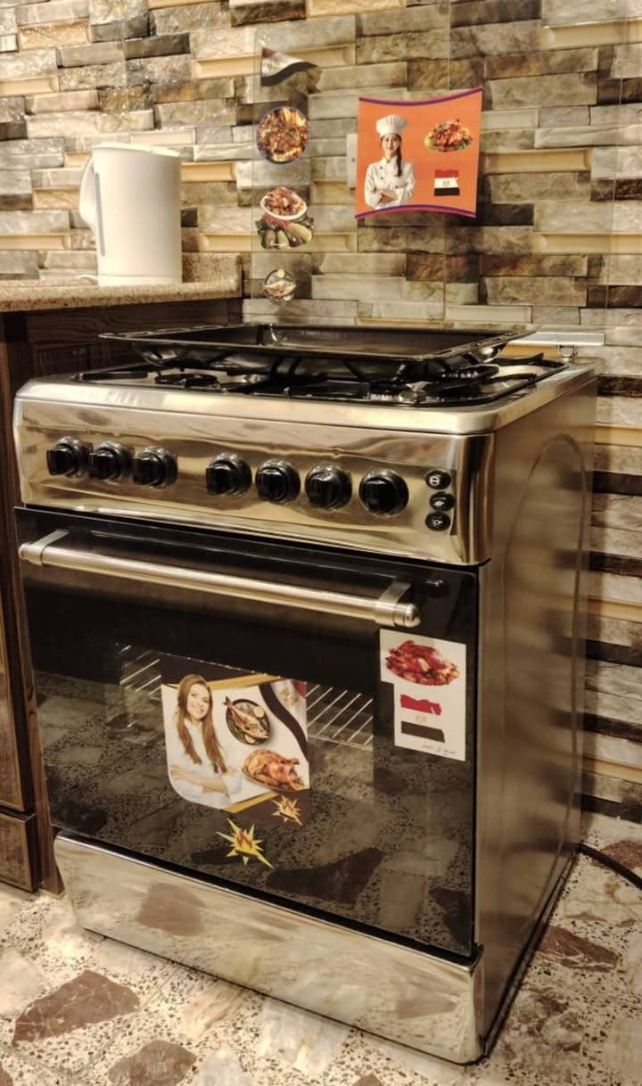 🤩 طباخ مصري للبيع🤩
الطباخ كلش نظيف هو والفرن والفديو والصور منزلتهن وتكدرون اتشوفوهن..
✅️ اكبر حجم بطباخات 4 عيون حجم (( 60×60 ))...ونظام الغاز بواري المرغوب.
✅️ نار زركه كل العيون َوالفرن....و كل الكهربائيات تشتغل الجداحات وضوه الفرن وماطور شوي الدجاج. 
✅️ مكانه بالاعظميه. 
🔴 السعر 135 قفل 🔴. السعر مابيه اي مجال....هذا اقل من نص سعر الجديد.
✅️ ((مكلفه بالنشر فقط ... لا تراسلني منزله كدامك رقم وعنوان اصحابه)) ماارد ع الخاص منهم تكدر تستفسر.
***********
