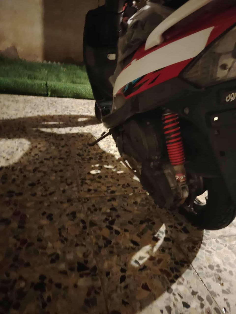 السلام عليكم ماكس عدله للبيع كامله مكمله نكره سلف دراجه كلشي ماعايزه دراجه َوالصوره مابيه شايلها..... وكفراتها البلاديه بيها نضاف حيل شراي يدخل خاص او يتصل فقط مامتواجد ع الواتساب (***********) باقي تفاصيل وسعر خاص وذا مايصير تراسلني علق وراسلك ❤️
