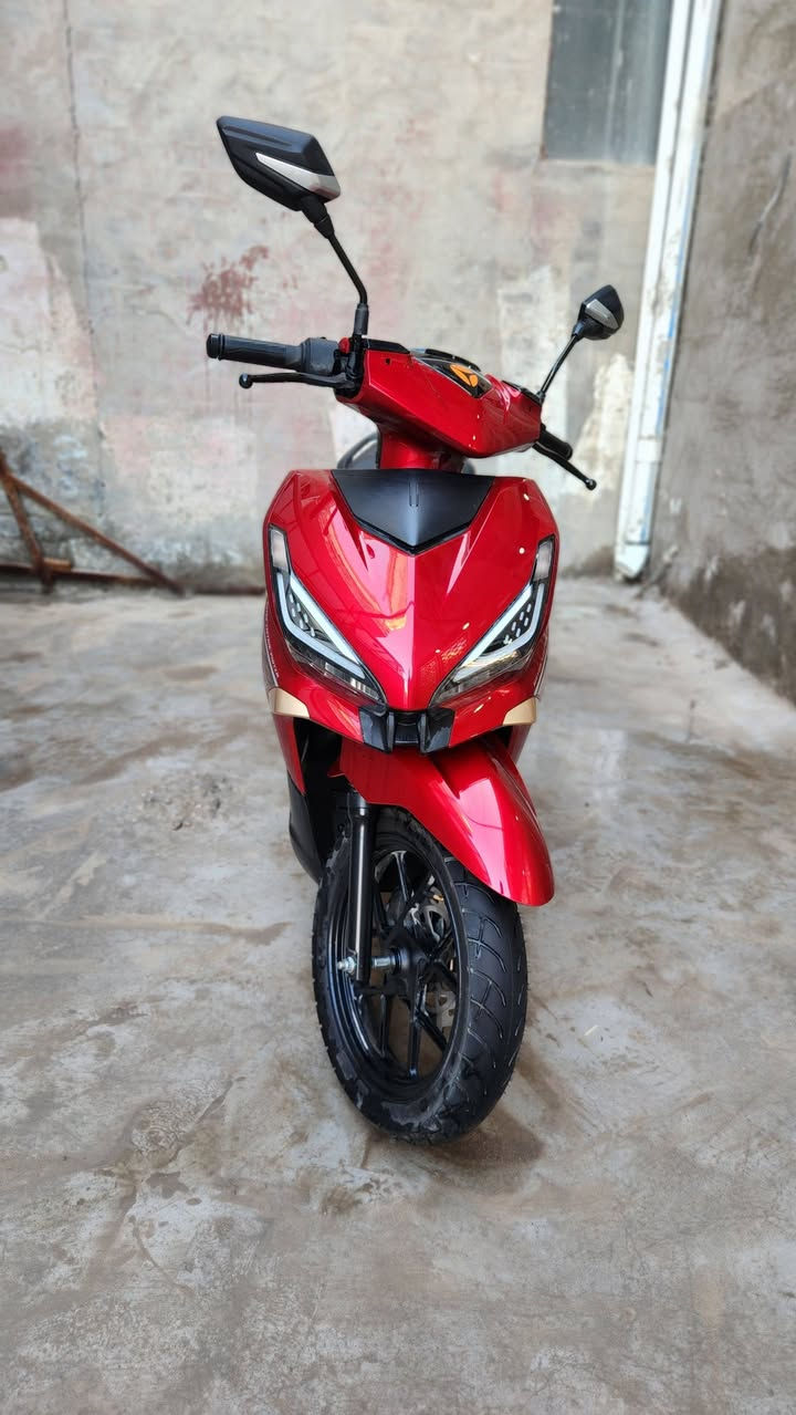 دراجة ياديا فيلاكس yadea velax شحن لون مميزن ماشيه الف و500 كيلو بطارية ليثيوم بقدرة 38 امبير تقطع مسافة 70 كيلو حسب الاستخدام وتدعم الشحن السريع + قدرة الملف من 2000 الى 2500 واط ، الدراجة مليانه مواصفات دبلات والطسة متحس بيها و قفل التاير بعد الايقاف والتشغيل عن بعد والتحكم عن طريق الموبايل وحماية ضد الماء بمعيار IPX7 يعني مطر او غسل ما عليها اي شي وتدعم الشحن عن طريق البريك عبر تقنية تحويل الطاقة، الدراجة من شركة معروفة عالميا واسئل عليها قبل لتشوفها صارلها شهر عدي وع ايدي والعقد باسمي والشراي ياخذها من البيت + ضمان الشركة 3 سنوات ع البطارية وسنتين ع العقل والملف والكهربائيات السعر مليون 800 قفل مكاني بغداد بوابة الكاضمية رقمي *********** متوفر واتساب
