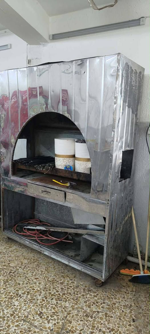 اغراض مطعم للبيع مكاني موصل الاستفسار ع رقم ***********
