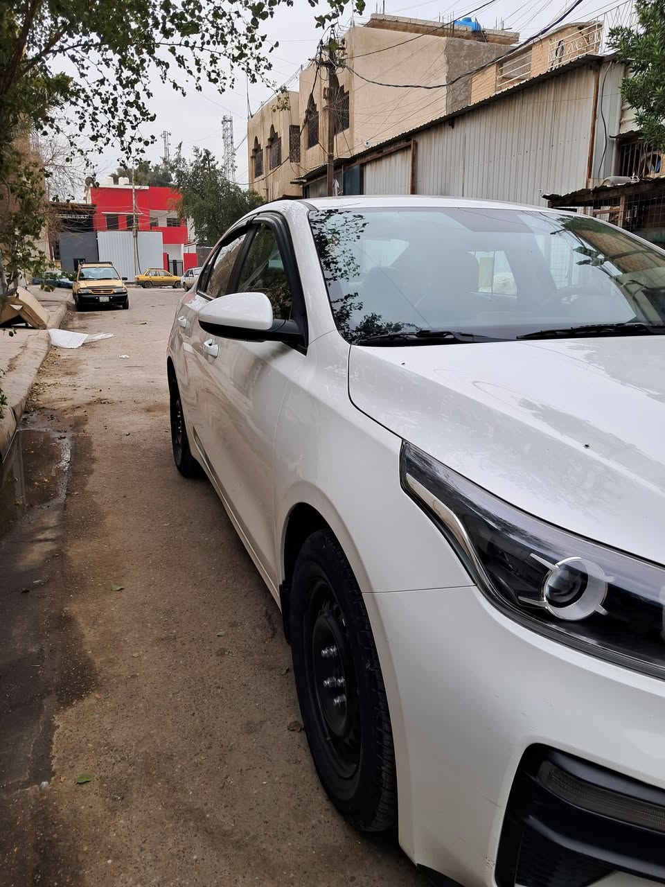 السلام عليكم اخوان
من رخصة الادمن 
للبيع او مراوس حسب الرغبة 
سيراتو خليجي موديل ٢٠٢٠
السيارة جديدة واستخدام شخصي 
مكفولة من كل النواحي عدة رصعة بالجاملغ الامامي الايمن  بارد شبر والجاملغ الايسر بي صبغ هم ع كد شبر 
ماشية٧٩ الف كم 
مكينة ١٦٠٠ 
السيارة مواصفات اعتيادية 
كير مكينة صدر تبريد كله وضع شركة وبشرط 
تايرات باتري جدد سبير وضع شركة منازل 
السعر ١٤٥ ورقة وبيه مجال بسيط 
للاستفسار ***********
