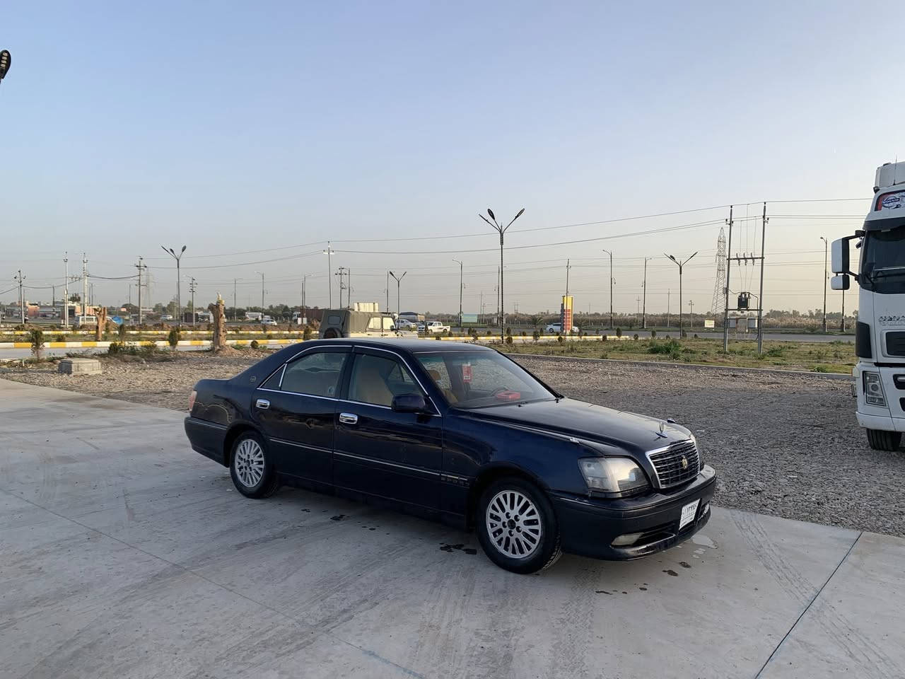 34$ ساغ ساغ  پارەی بڕاوەیەک
مەلیکە مەکینە ڤیڤی تی مەڕغوب  4 دووگمە 
٢٠٠١ سێ پارچە ئەوروپا ڕەنگ نیلی
  تەبرید سارد و گەرم موس و بڕاوە بەشەرت
  چوار تایەی تازە  لایت زینۆن و رادار قفل مەرکەزی 
٤ کوشن کارەبا        
شوێن : کەلار سمود 
***********
