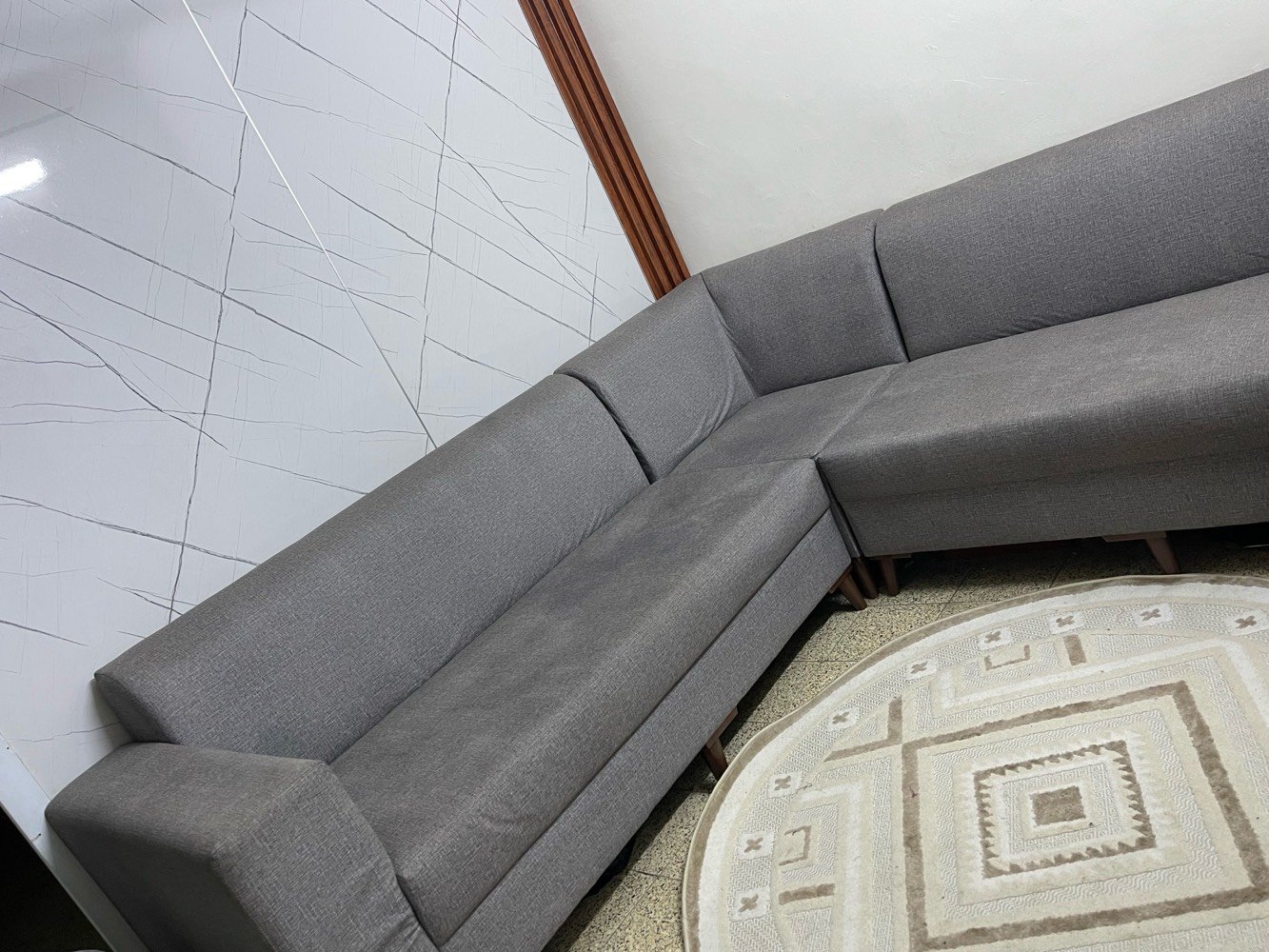 قنفه للبيع بسعر ٢٥٠ 
العنوان بغداد جديده الغدير