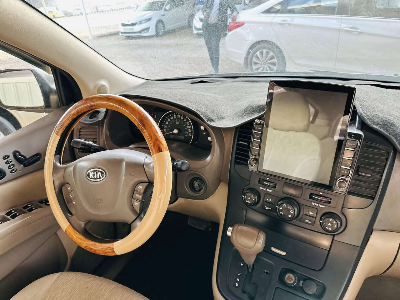 كيا كرنفال موديل 2015 خليجلي سياره جديده 
رقم رايبل بسمي اتصال عله الرقم  ***********
