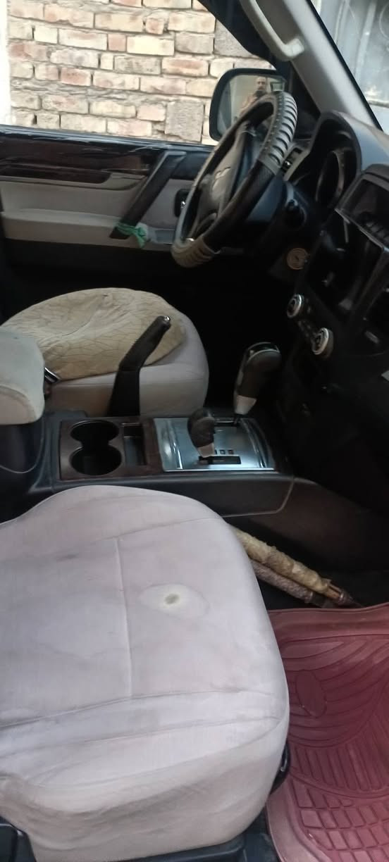 السلام عليكم من رخصة الادمن 
باجيرو موديل 2010 رقم بغداد إنجليزي باسمي تحويل مباشر 
العنوان بغداد حي الجهاد
 السعر 130ورقة وبي مجال للاتصال ***********
