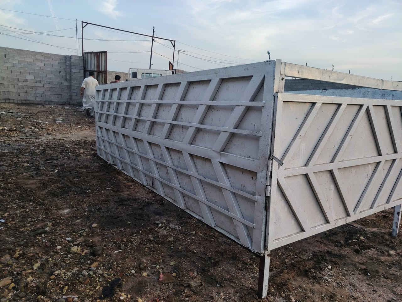 سلام عليكم محجر كنتر شخاطه مغلف العنوان بغداد مدينه الصدر السعر ٣٠٠ وبي مجال ***********
