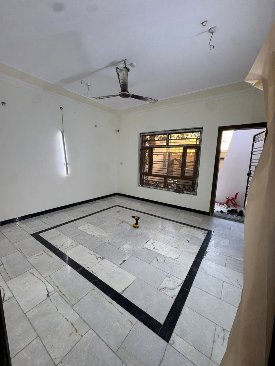 #للايجار_في_السيديه      ( الاعمار الهندسي للعقار )
دار سكن مساحه 100 متر 

يحتوي على ؛. 

3 غرف نوم _صاله_مطبخ_خدمات2 

موقع مميز جدا مربع تبوك

#مبلغ الايجار  (مليون و 250 الف )

للاستفسار اكثر الاتصال على الارقام التاليه ؛.

***********

***********

او زياره موقع الشركة 📍

السيدية الضباط مجاور افران الزيتون 2 

#شركه_الاعمار_الهندسي_للاستثمار_والتطوير_العقاري
