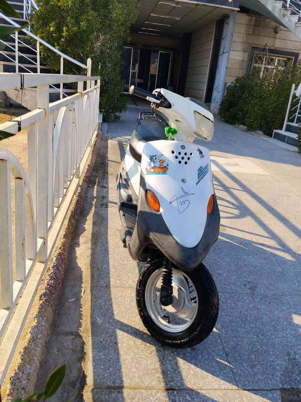 سلام عليكم لبيع دراجه ٩مال حاويه لا مفتوحه ولا شي جديده العنوان بصره ٥ميل السعر ٣٢٥ بيهً مجال رقم الهاتف ***********
