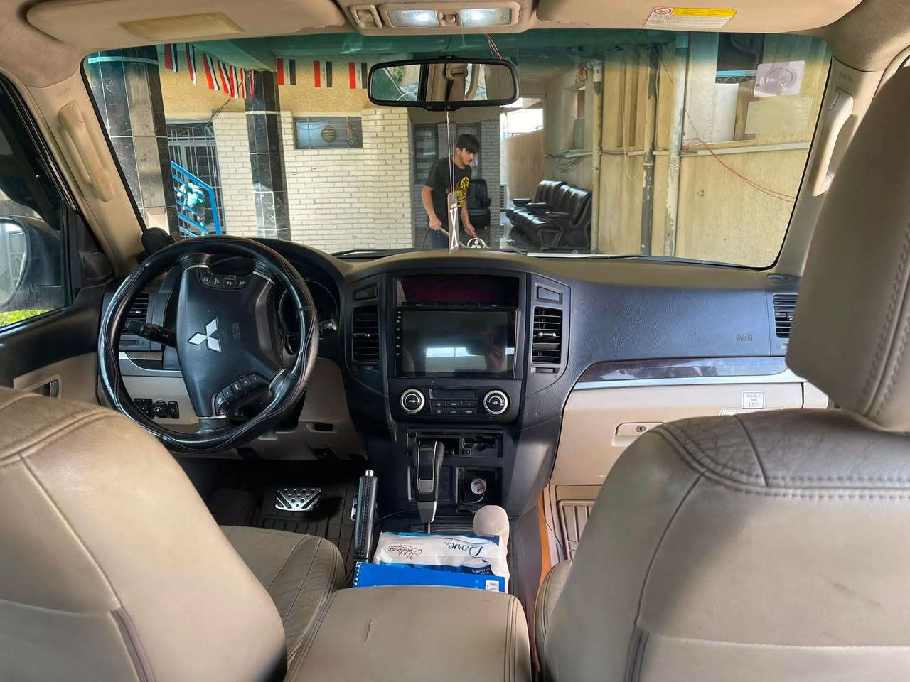 باجيرو حبتور موديل 9 🚗 للبيع مكانها في بغداد منطقة زيونه : 
سيارة فول مواصفات (خليجي) رقم بغداد – بحالة جيدة 
 فتحة السقف: فتحة دمام
 كشنات جلد بلادي (كهربائي) مع التدفئة والتبريد
 التبريد: تبريد 3 قطع 
 التحكم: تحكم أزرار مقود (ستيرن) 3 جهات
الإضافات والتجهيزات:
⭕️شاشة وكاميرا 
⭕️ إشارات ضوئية بالمرايا الجانبية
⭕️ حساسات خلفية
⭕️ التيارات الامامية جديدة والخلفية بحاجة الى تبديل 
⭕️منظومة غاز : بحاجة الى صيانه فقط 
⭕️كير محرك بحالة جيدة جدا 
⭕️بحاجة الى حدادة خلفية
السعر:
 115 ورقة (وبيها مجال)

للاستفسار الاتصال على الرقم 
‪***********‬
