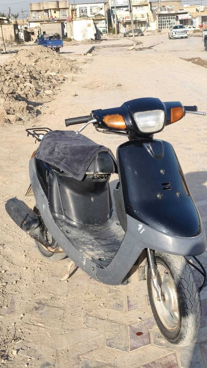 سلام عليكم دراجه  زعره للبيع فحل خطين الاكلجات  جديده  الكربريتر جديده الدراجه نص هندر تشتغل  كل شي شغال بس سلف لان باتري هابط  الدراجه قبل يومين من مجفته  سعر الدراجه 250 قفل  عليها صالنصه  FM  صوته كلش حلو 
 المكان  شارع الاسكان 
***********
