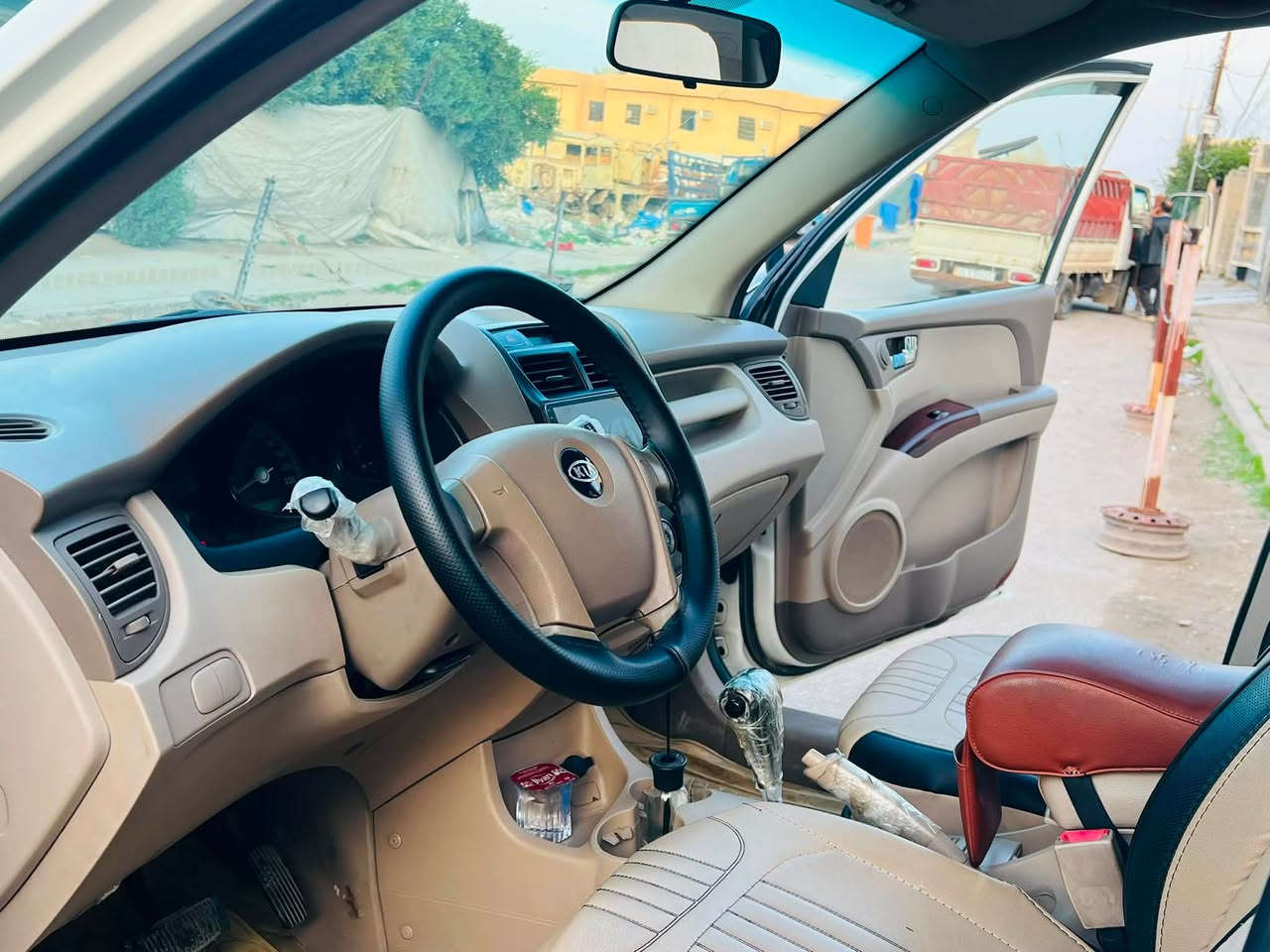 ش 🚘 للبيع | كيا سبورتج 2009 🚘

✅ الموديل: 2009
✅ رقم صلاح الدين (ألماني).
✅ اللون: أبيض.
✅ فول مواصفات.
✅ شاشة سستم.
✅ نيكل كامل.
✅ تايرات جديدة.
✅ صدر طبة.
✅ محرك شرط.
✅ كير شرط.
✅ السيارة مكفولة من الصبغ والتعديل.
✅ المكيف بارد جدًا.

ملاحظة:
يوجد طعجة بسيطة في البنيّة فقط، ولم يتم تعديلها.

📞 للاستفسار: ***********

السيارة نظيفة وجاهزة، والله يبارك لصاحب النصيب.
