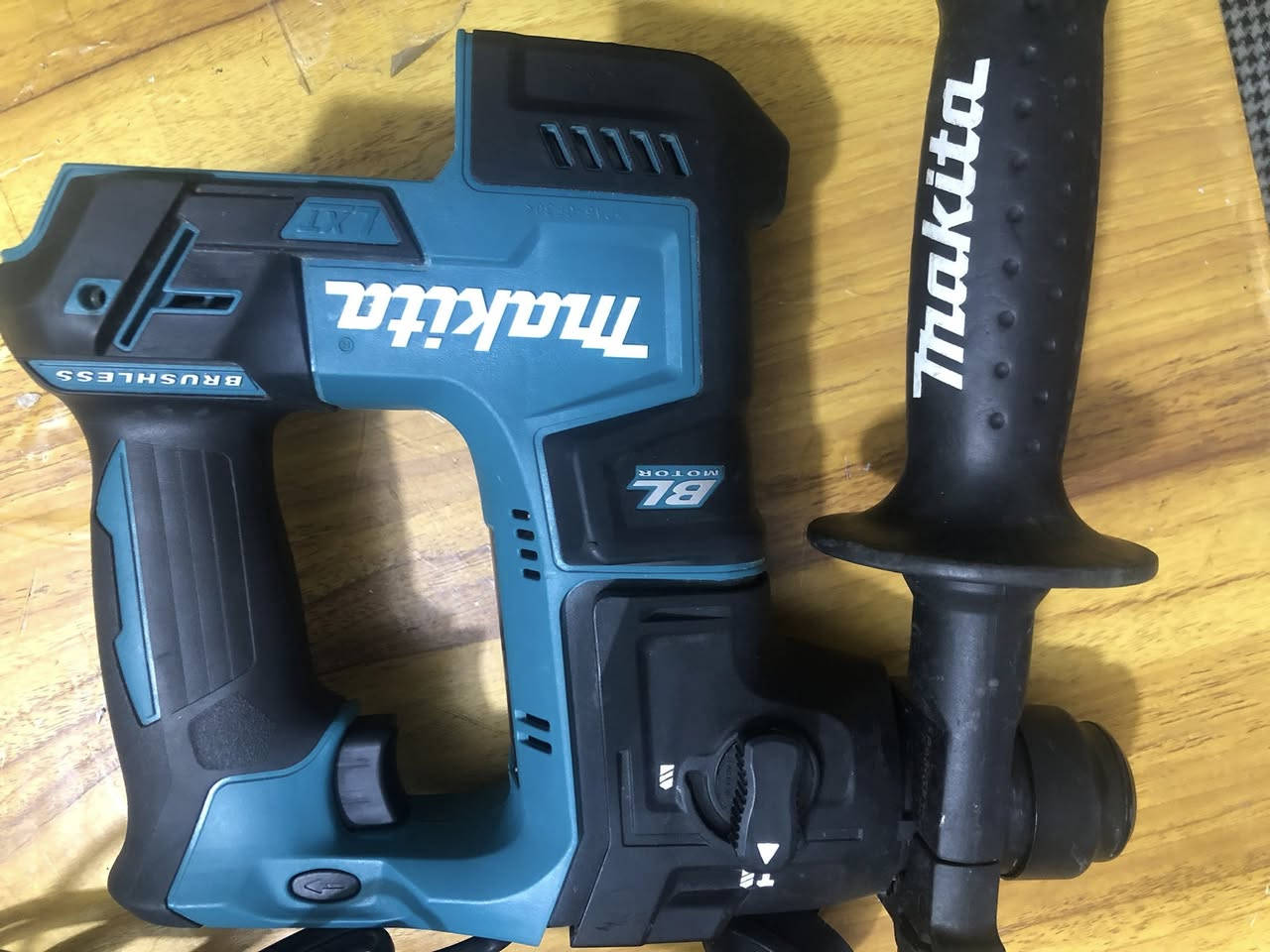 دريل ماكيتا اصلي مستخدم اخو الجديد الجهاز + الشاحنة فقط  بدون بطارية للاستفسار *********** واتساب او خاص
