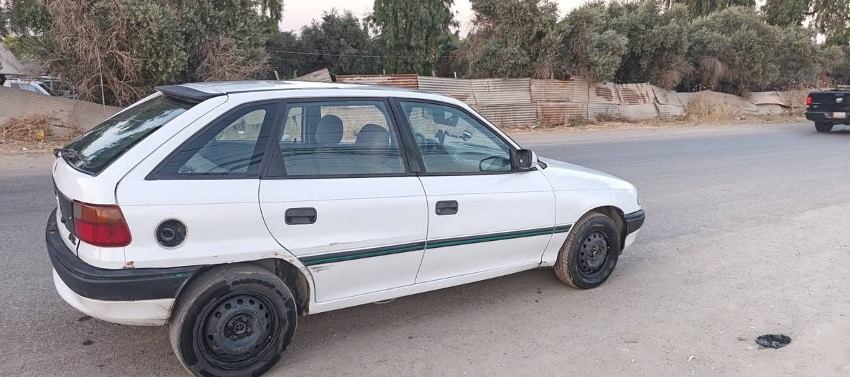 السلام عليكم اوبل استره حجم 16موديل 92 سنويه ماساقطه وتحويل  مباشر. سياره بلا صبغ بلادي  سياره جهزه كير محرك شرط عنوان جانب اليمن السعر 45 
***********
