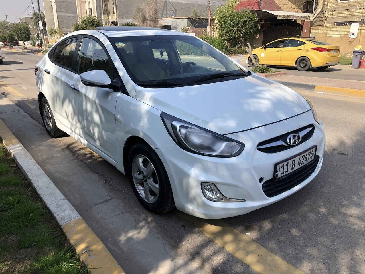 السلام عليكم للبيع ...هونداي اكسنت خليجي بلو موديل 2012  ماشيه 92 الف km جرس 120 يشتغل محرك 1600 دوش سلايت رووف تحكمات شاشه كامرة خلفيه 5 تجاوي ويل كب تحكم ستيرن كير ومحرك مكفولات السياره 
بيها صبغ جاملغ امامي وباب الصدر  وباب خلف السائق مو حادث اثر طخة بسيطه السياره باسمي الرقم الدولي هزه جديدة

 مكان السيارة بغداد حي العدل 
 السعر 94 ورقه وبيها مجال معقول

 السياره حلوة وناعمه وسعرها حلو وبالعافيه الياخذها منظومة تبريد جديده  وتحياتي للجميع
للاتصال ***********
