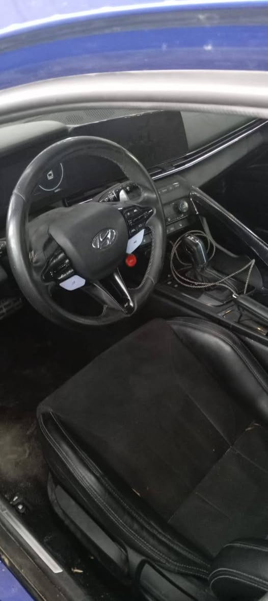 سلام عليكم النتراN23 فوووول الفول 2000تيربو سياره حادثها سطحي وبيها حالين طخات بصيطه وبيها نواقص بصيطه بدون رقم حره تترقم اي محافظه مكان السياره نجف 55 
***********
