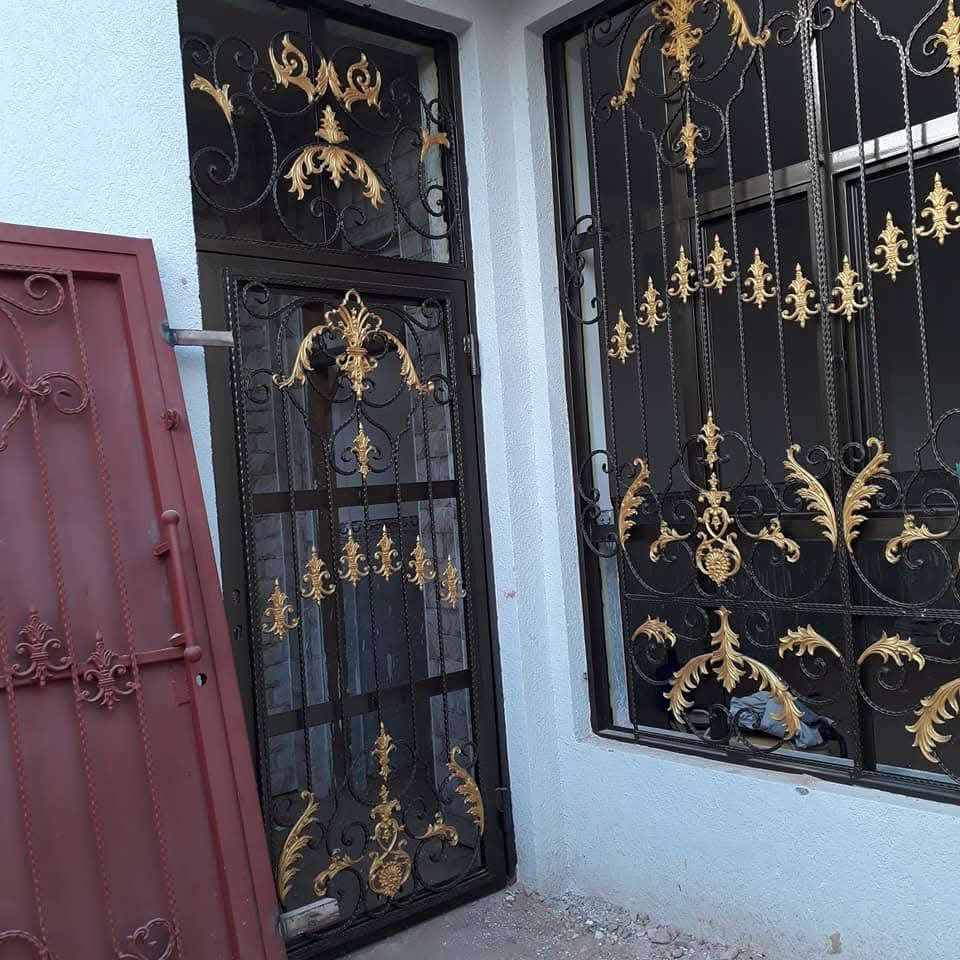 مستعدون لعمل كافة الاصباغ وصبغ الحدادية بنسب الأسعار استفسار خاص او***********
