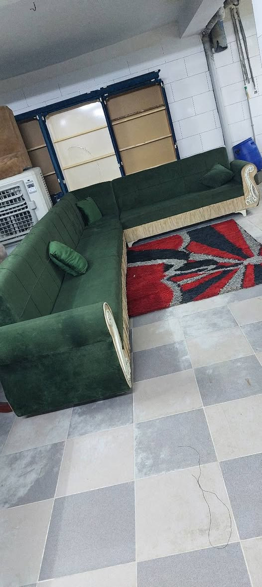 ديوان 10 نفرات كلش نضيف للبيع وبسعر 160الف الاستفسار الاتصال ع *********** شارع سالم خلف شركه كورك قرب دائره الكهرباء
