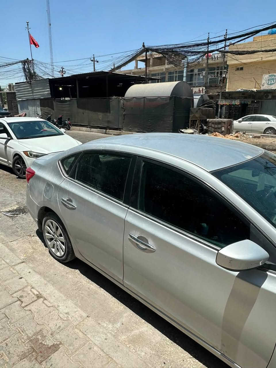 نيسان سنترا 2016
كلشي بيها شغال ماعدة الكير كايم
حادثها باب السايق والبنيد بامريكا
تبريد مكينه كلشي بيها مابي اي مشكله
بس الكير كايم 
ب 95 وبيها مجال مكانها كربلاء
***********
