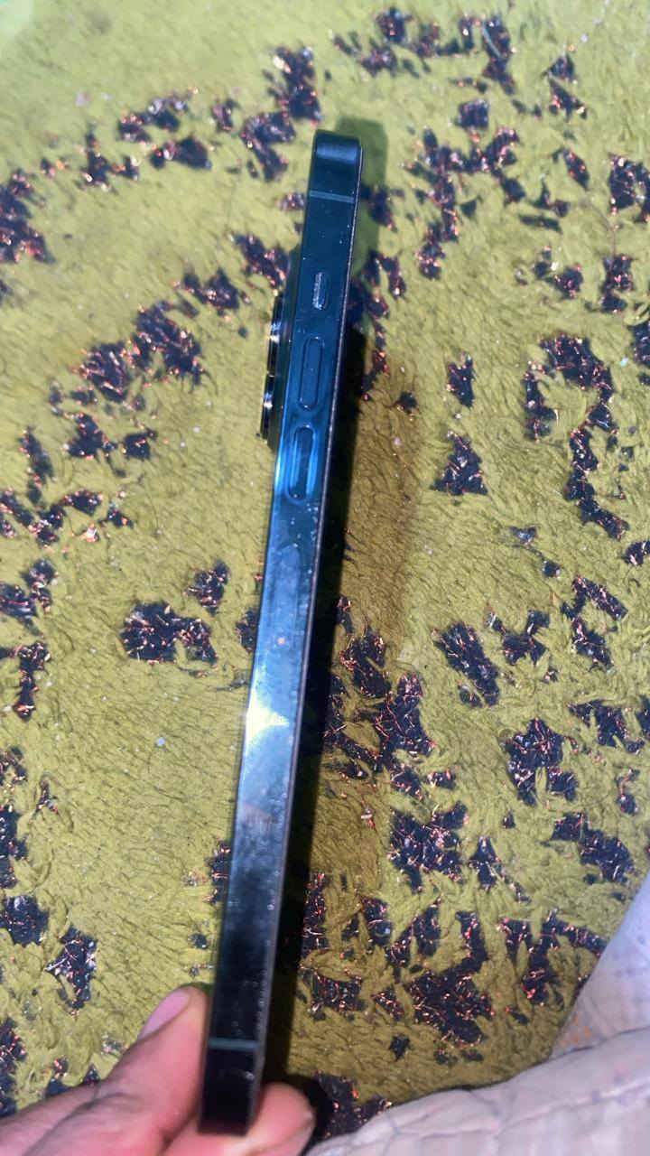 13 برو ماكس زيتوني
امريكي مبدل شاشه اصليه فقط 
بطاريه 85 
ذاكرة 256
السعر 550 
‏‪***********‬‏
