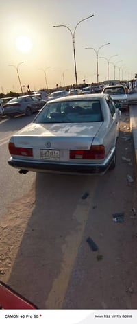 بي ام دبليو 730موديل 91 رقم بغداد  سنويه نافذه واني اتحمل جميع  مصاريف...