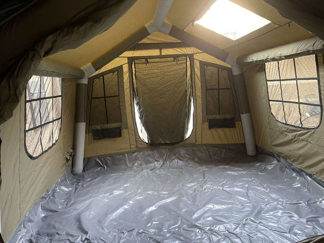 خيمة نفخ القياس الكبير 
واللون المميز 
قماش جادر ثخيين 
قياس( ٥*٣ ) متر 
الجوانب عاليات انتاج اوربي 
•غرفتين 
•فتحة بانوراما 
•فتحتين مدافئ 
• ناموسيات بكل شباك 
• نايلون اضافي للشبابيك 
وزنها ٤٥ كيلو

سعرها ٧٥٠ الف 

للحجز اتصال على ***********
