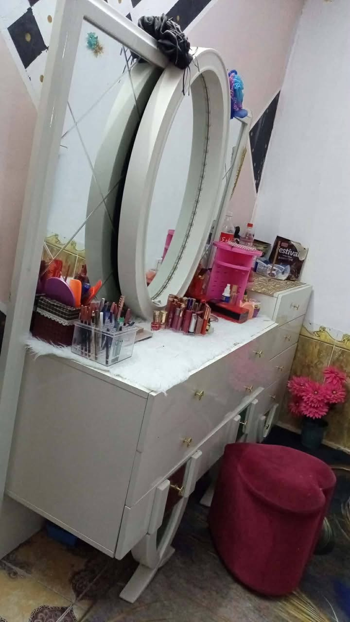 العنوان يثرب 
غرفه للبيع نضيفه بس بيها فصخ اباب الكنتور الوسط سعرها ٦٠٠


**إذا كنت صاحب هذا الإعلان وتريد حذفه لأي سبب، رجاءا أرسل رسالة إلى الدعم الفني**