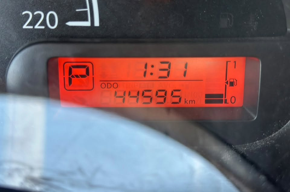 نیسان لاکشمیبای ٢٠٢٢
NISSAN SUNNY 2022
هیندی دەسک ستیل و دەبڵ گێچ و ئاوێنە کارەبایی و باڵ،
سەنەوەی و ژینگە تا یەک ساڵی تر نوێییە
٤٤،٠٠٠ هەزار کیلۆمەتر ڕۆیشتووە زۆر خاوێن و جوان ماوەتەوە لەسەر دەقی شەریکە، دوو سویچی شەریکە و ٤ کەپی بیلاد و کامل ئەشیای شەریکەی لەگەڵ ماوە ناو گاحی کراوە و بەرگە کوشنی لەگەڵدایە، دووپارچەی بۆیاخە (بۆنیت + چاملغی سەیاق) یەک بست دەرگای سەیاق بۆیاغە بێ ناوگرتن، دوو پەڵە کارتی بچووکی هەیە و سەیارەکە پێشی لای سەیاق لێدراوە بەڵام
شاسی نەگرتووە و وەک بیلاد چاککراوە، گێڕ و مەکینە تەبرید سارد و گەرم کارەبایی بەشەرت،
٨٨ گەڵاو مامەڵە 
ئەگەر مشتەریت ***********
ڤایبەر و وەتسئەپی لەسەرە
