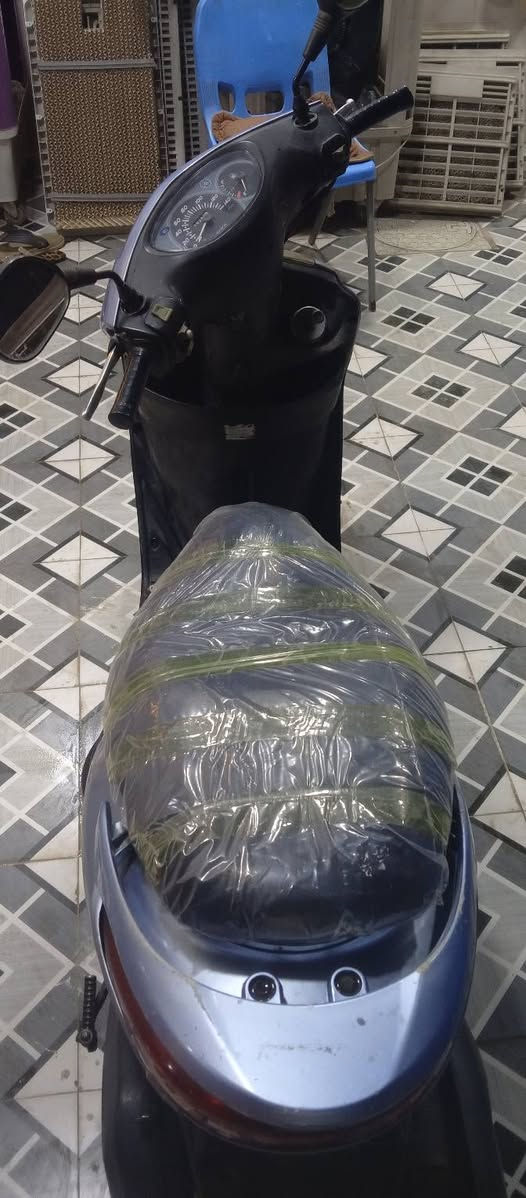 بريز نضافته تخبل مكينه بلادية  نطيك ضمان ٣ يام شاير شغاله + بريكات شغاله زارعله عدسه مال كورله لايتة قوي كلش سعر 550 لعنوان لشعب رقم لهاتف ***********
