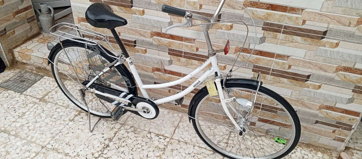 سلام عليكم بيسكل للبيع حجم 26 موديل 18 مال حاويه  (السعر 90 بي مجال مكان   واسط.  نعمانيه                       (***********)       (***********)
