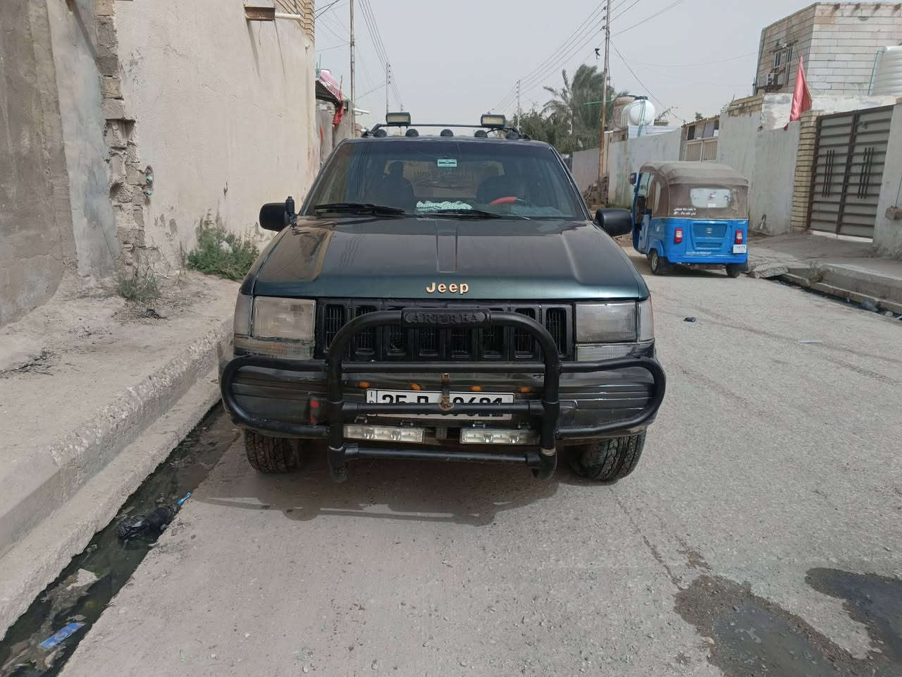 جيب شيروكي للبيع موديل 94 سنويته لتسعه وعشرين مكينه بلاد سعر 45 ***********
