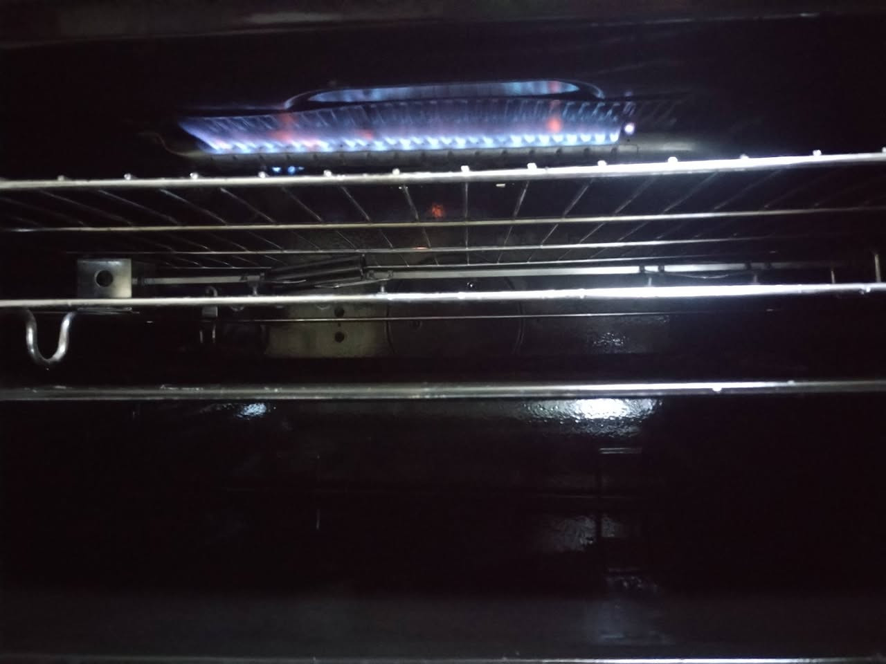 طباخ جديد مستعمل شي قليل ***********
