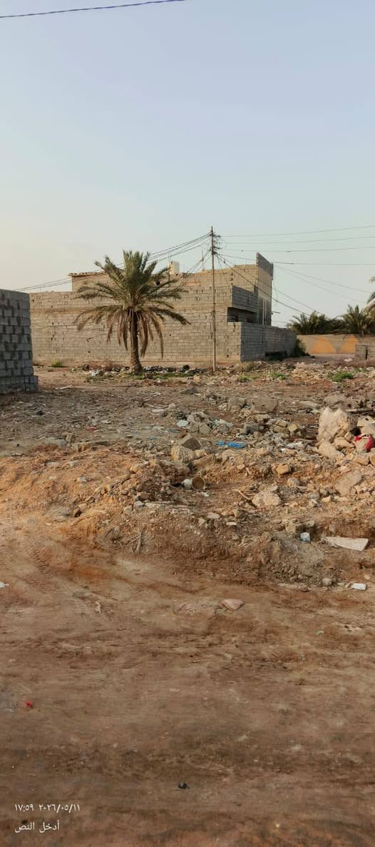 قطعة للبيع مساحة 220 متر واجهية 11 النزال 20 تبعد عن تبليط 70 متر السعر 14 وبيهه مجال الاتصال ***********

