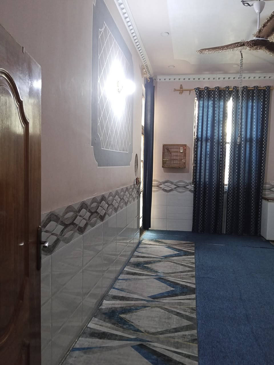 السلام عليكم 
بيت للبيع مساحته 114طابقين يحتوي على 3غرف وصالتين استقبال مطبخ صحيات طارمه منور كونكريت للطابقين السعر 83بي مجال 
سند 25 اقرار مباشر 
كربلاء طريق البوبيات عمود 86بدايه الحر الصغير يبعد عن الامام 3كيلو ونص كافه الخدمات مدارس سوك كامل 
***********
***********
