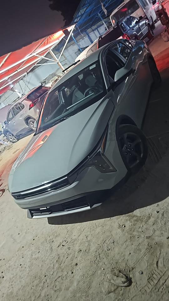 السلام عليكم كيا كي فور موديل 25حاليا بدبي حادثهه بنيد فقط دواخل كفاله بدون شاصي بدون لغد بدون كلشي صور حادث بلمنشور  مكينه 2000  لون مميز تستلم بسفوان السعر  بدون كمرك تفيد العنده كتاب شهداء 140 للتواصل ***********
