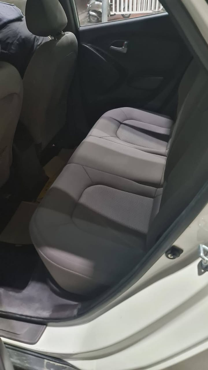 للبيع فقط هونداي توسان موديل 2012
خليجي فول مواصفات 
مكفولة كفالة عامه بدون ضرر بدون صبغ 
كير محرك تبريد كهربائي كلها بشرط 
رقم سنويه هزه جديد 
بطاقه بنزين موجود 
سعر 157 ورقه بيها مجال حك جيه 
عنوان كركوك اسكان 
*********** كركوك, العراق
