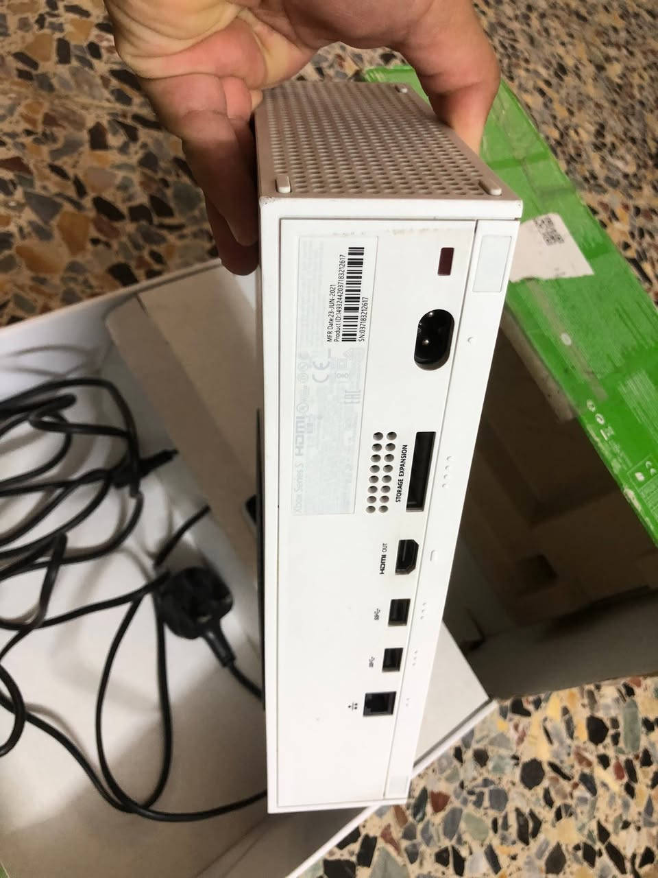 اكس بوكس سريس Sجهازي الشخصي استخدام قليل كلش. رايده 375 مع ملحقاتة وبي حساب بي رديد وفيفا 2026 مكاني مدينة الصدر توصيل فقط داخل بغداد اكو ***********

