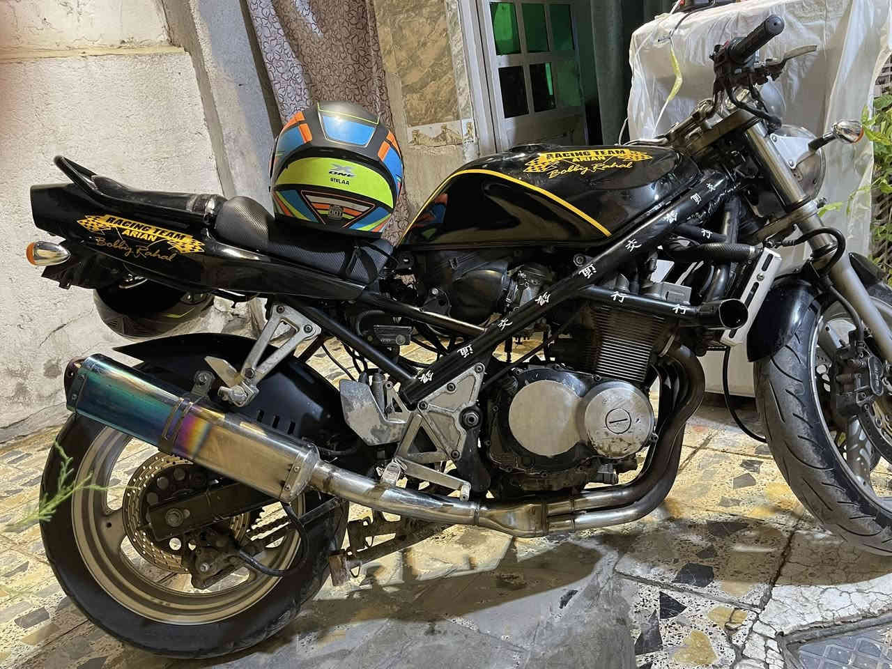 سلام عليكم بانده مكين 400cc مكينه كفاله عايزه فقط دبلات اماميه وصفاحيات الدراجه تخبل دهن كله موتل ومي زيتي مال جناي من الاخير 
سعرها 1350 وبيها مجال حك الجيه *********** مكاني نجف
