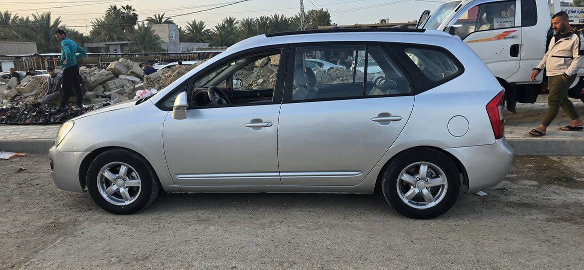 السلام عليكم 
كيا كارنز 
موديل 2007
رقم بغداد دولي 
كير محرك حداديه مكفولات 
تختم تاير جديد
باتري كوري جديد
مصبوغه احزام جماليه
سياره خير من الله جاهزه
#اريد مراس النترا او افانتي
العنوان ديالى الخالص 
التواصل والاستفسار على الرقم 
***********
