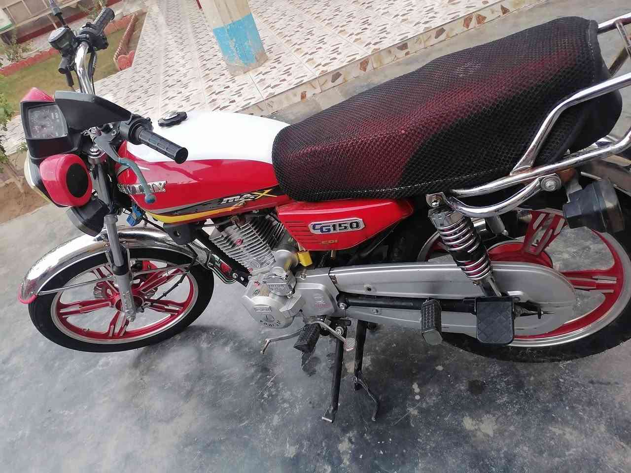 دراجه سولنك 2023 للبيع ويرهم مراوس حسب القناعه محركه ما مودوده عليه سبانه  دراجه ممكاني القائم حصيبة *********** ملاحضه الدراجه بل واقع احله من الصوره
