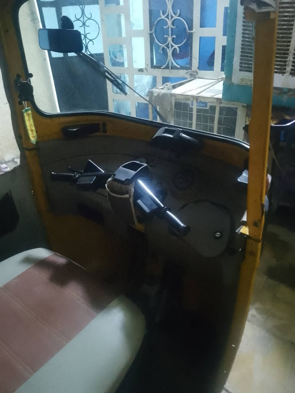 سلام عليكم تكتك 2020 مكينه مفتوحة لا تنقيص ولا تبخير تكتك جاهزه كبل لشارع كشر نضيف. بدون صبغ رقم بغداد بسمي تحويل ثاني يوم.مكاني بغداد الشماعية  سعر 7000وبيه مجال رقم الهاتف. *********** وصخة بسبب الامطار
