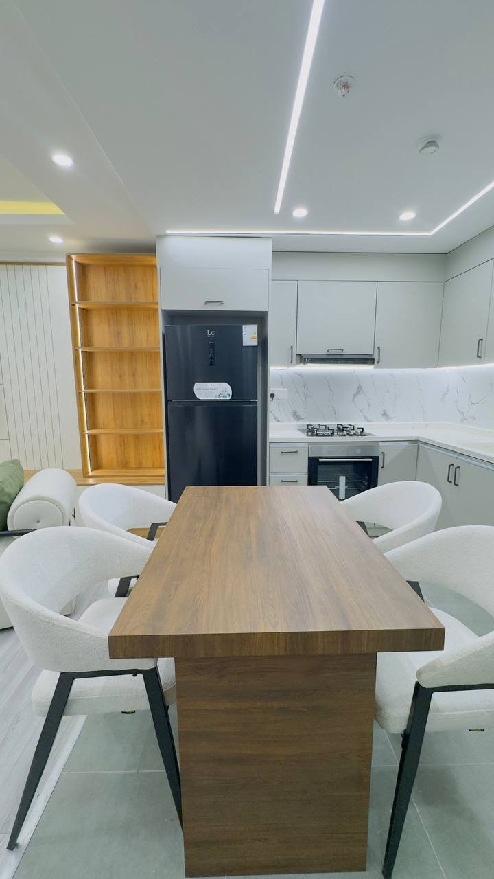 🔹شقة مؤثثة للبيع وللأيجار 🔹
-في مجمع واو تاورز 

-بموقع ستراتيجي و علی شارع 100م

-قریبه علی جامعة جیهان و تیشك و لوبناني فرنسي مقابل بنك جيهان

-تتكون من 👇

-مساحة 90م

-غرفة نوم

-صاله 

-مطبخ 

-صحيات

-طابق 13

- مجمع بها كراج لوقوف السيارات و حدیقة 
- ماي وكهرباء ۲٤ ساعة 
وكل الخدمات موجوده بالمجمع

للاستفسار اكثر اتصل علئ الرقم التالي ***********
