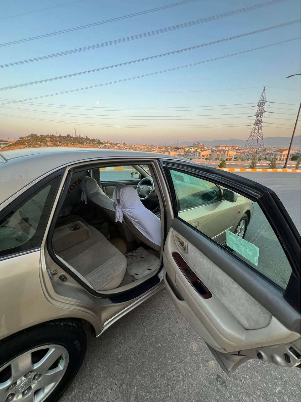 سلاوي خواي گه وره تان ليبيت 
ئم گوله بؤفرؤشتن 
ئه ڤه لۆن٢٠٠١
مه كينه ٣هه زارگيرستيل
محه سه ن
سه ياره يه كي هه تابلي جوانوريكوپيكه گيرمه كينه ته قه وره قه ته بريدبه شه رت هه موگياني ئيشه كات ماشه لازؤرنه رمونؤلوجوانه چوارتايه ي لؤكي له ژيرايه سه نه وي ماويتي به سه رچيت ته حويل غرامه براوه به شه رت حيزام بؤياخه يه ك قرچي دواي هه يه ماباقي به شه رت مه كينه ي لؤك ئوروپي سعري ٦٦گه لاومعامه له يه كي برايانه ي تيايه.***********.
Admin❤️ السليمانية, العراق
