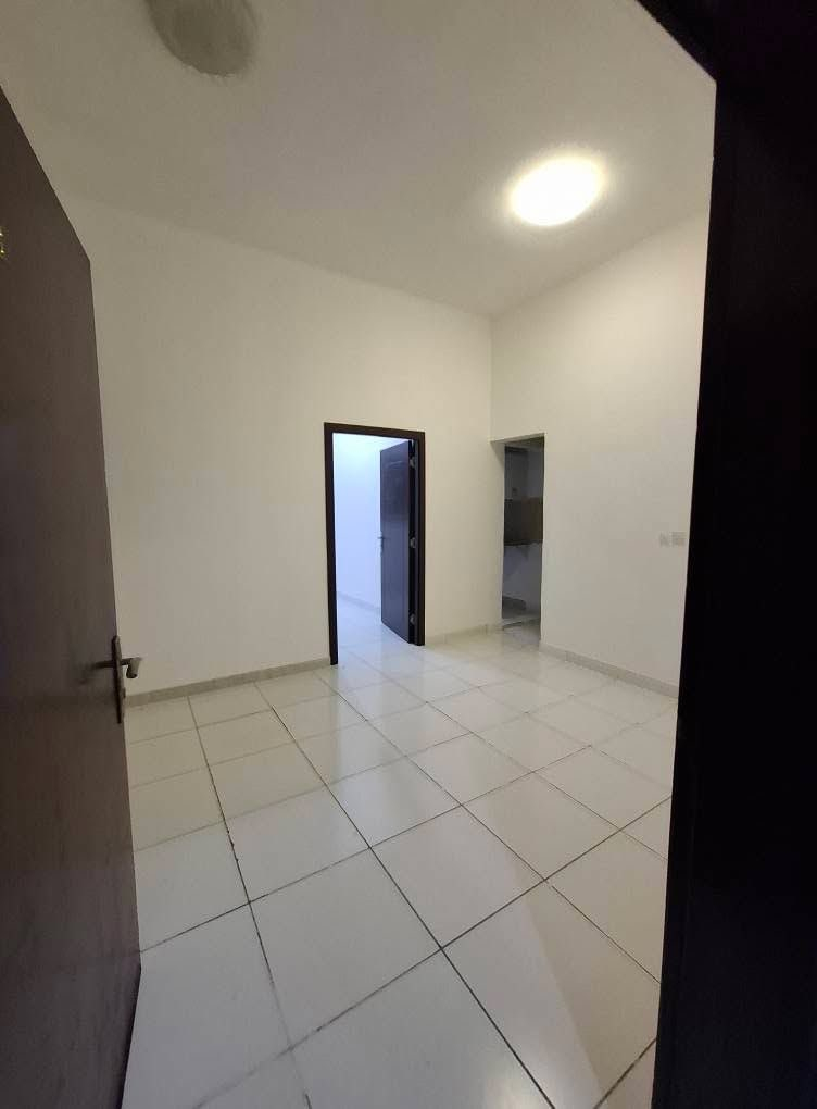 ((( محمد للاستثمار العقاري )))
🌲🌲 تخفيض 🌷🌷 2026 🌷🌷 🌲 الأسعار 🌲

🔔 للتعرّف على التفاصيل
يرجى كتابة
(( شركة محمد العقارية ))
في التعليقات ليتم إرسال التفاصيل عبر حسابكم الخاص 📩

😍😍 أربع شقق للإيجار 💥💥

📍 الموقع:
منطقة كوت الحجاج
مقابل قاعة بابل

🏢 تفاصيل الشقق:
▪️ العدد: 4 شقق
▪️ 2 شقة طابق أرضي
▪️ 2 شقة طابق أول
▪️ بناء حديث 2025
▪️ مدخل مستقل لكل شقة

🏠 محتويات كل شقة:
▪️ غرفتين نوم
▪️ صالة
▪️ استقبال
▪️ مطبخ
▪️ صحيات

💰 مبالغ الإيجار:
▪️ الطابق الأرضي: مليون دينار
▪️ الطابق الأول: 850 ألف دينار

📌 عنوان العمل:
📍 الفرع الأول: البصرة – الطويسة – شارع اللجنة الأولمبية – مجاور عصير تايم
📍 الفرع الثاني: البصرة – مناوي باشا – مقابل مطعم محمد هاشم

📱♨️ للاتصال بنا – للإجابة السريعة مراسلة الواتساب:
📞 ***********

📱 إدارة العقارات: ***********
📱 الدليل العقاري: ***********
📱 خدمة العملاء: ***********
🎖️ إدارة العمل: ***********

ملاحظة الصور غير واقعية للشقق لغرض حفظ الخصوصيه
