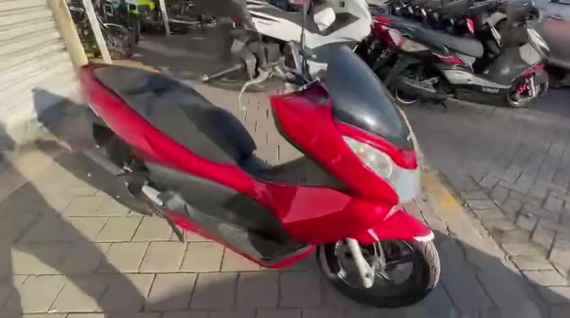 سلام عليكم دراجة Pcx الجيل الاول للبيع اتصال على رقم ***********
