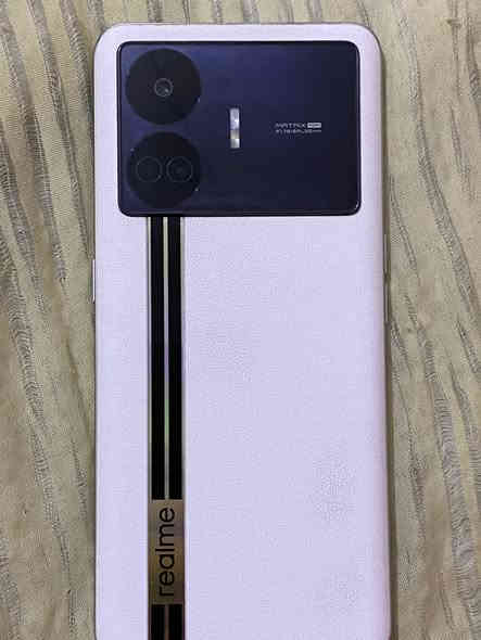 السلام عليكم جهاز realme GT Neo5 SE نظيف جدا استعمال شخصي ومثل ما موضح بالصور الضهر اقماش مرغوب الجهاز مشتري ب 600 الف من الشركه يشحن خلال دقائق فول ويكفيك اكثر من يوم استخدام متواصل يدعم احدث الالعاب بسلاسه الجهاز بي هواي مميزات تكدر تستكشفهن بنفسك  مساحته 1 تيرا 
يجي ويا شاحنته الاصليه 100 واط
و كارتونه سعره 400 الف او لو عندك ايباد ابل اراوسه للتواصل خاص او واتساب ***********
مكاني البصره الزبير
