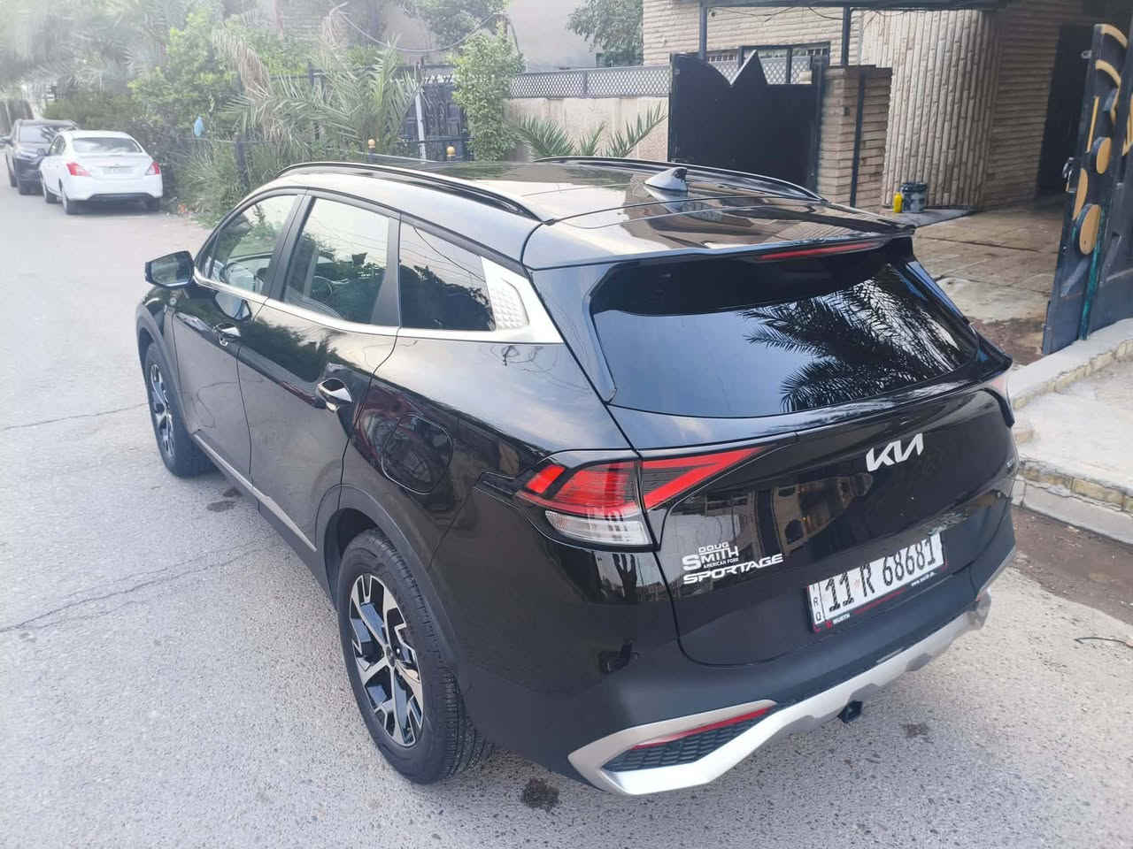 السلام عليكم 
كيا سيورتج هايبرد للبيع دخول جديد  مواصفات Ex  فول ما عدا الكاميرات 360 رقم بغداد مميز  بدون ايرباك بدون دواخل مكفوله شواصي ولغود بعدها ع غاز تبريد الشركه  فقط تبديل بنيد نفس اللون مطابق وبارد قليل بالجاملغ اليمنى بدون ايرباك 
المواصفات :
ـ بانوراما 
ـ بصمه
ـكشنات جلد كهرباء 
ـ شاشه جبيرة
ـ قبغ جنطه كهرباء ذكي
- نقطه عمياء
- كاميره خلفيه 
- كير ماوس
-شاحن لاسلكي
-ماشبه 16 الف ميل
-تحديد مسار 
ـسايد بريك دكمه
-هوك خلفي
السياره جديده بمعنى الكلمه ارضياتها كامله وسبير  
السياره ما بيها قطرة صبغ فقط تبديل بنيد ودعاميه نفس لون والجاملغ بارد  ومكحل شي بسيط  باقي السياره مكفوله من شواصي ولغود  وكير ومكينه  وايرباكات  لون اسود ملكي ابو الشذره  
السعر 223 ورقه وبيها مجال  مكان السياره بغداد الدوره للاستفسار ***********
